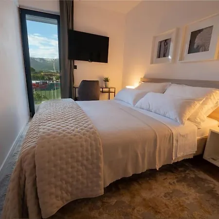 Apartment Dream Split